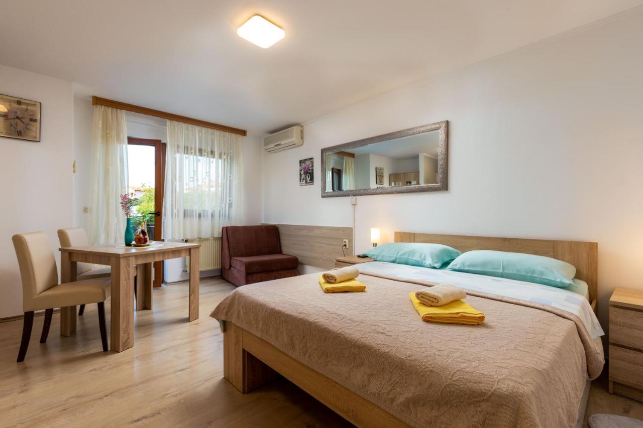 Apartments Kristina Ровинь Экстерьер фото