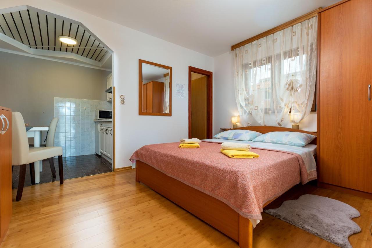 Apartments Kristina Ровинь Экстерьер фото